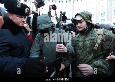 Kiev, Ukraine. Feb 15, 2016. L'action exige de mettre fin à des affaires avec la Russie près du Cabinet des ministres de l'Ukraine à Kiev, le 15 février 2016. © Serhii Nuzhnenko/Pacific Press/Alamy Live News Banque D'Images