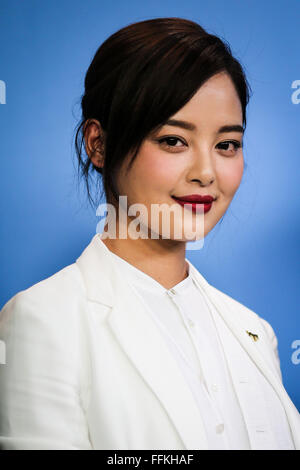 Berlin, Allemagne. Feb 15, 2016. Xin Zhilei pose lors d'un photocall pour la promotion du film 'Crosscurrent' (Chang Jiang Tu) à la 66e Berlinale Festival International du Film de Berlin, Allemagne, le 15 février 2016. © Zhang Fan/Xinhua/Alamy Live News Banque D'Images