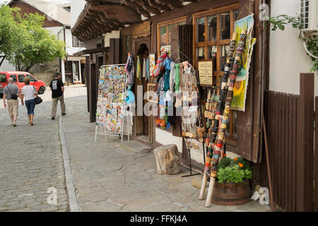 L'architecture de style renaissance bulgare, Tryavna, au rez-de-chaussée boutique avec logement à l'étage. Banque D'Images