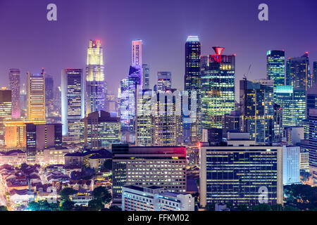 Quartier Financier de Singapour skyline at night. Banque D'Images