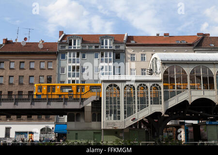 La station de métro goerlitzer bahnhof berlin Banque D'Images