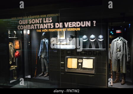 Verdun, France. 12 Février, 2016. Pignon des soldats sur l'affichage à la refonte du site memorial à Verdun, France, 12 février 2016. Le 100e anniversaire du début de la bataille est le 21 février 2016. PHOTO : SEBASTIAN KUNIGKEIT/DPA/Alamy Live News Banque D'Images