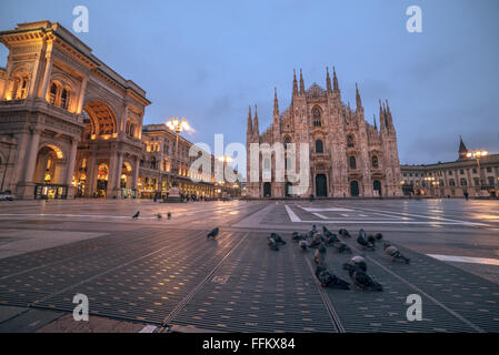 Milan, Italie : La Piazza del Duomo, la place de la Cathédrale Banque D'Images