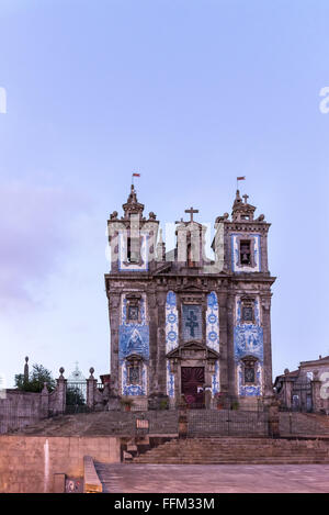 Ancienne église Saint Ildefonse (Igreja de Santo Ildefonso) couvertes d'azulejos carreaux, Porto, Portugal Banque D'Images