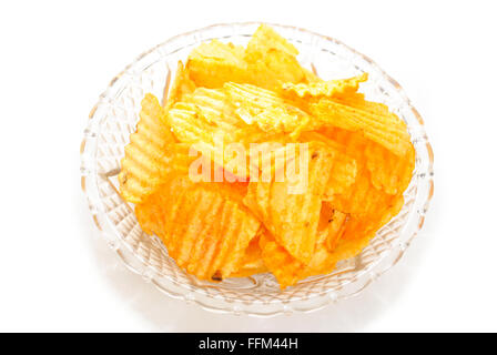 Croustilles de pommes de terre épicées dans un bol de fantaisie Banque D'Images