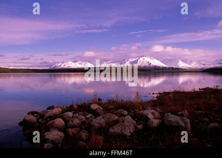 Summit Lake et de l'Alaska montagnes le long de la route de Richardson, Alaska, USA Banque D'Images