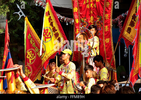 Phnom Penh célèbre le Nouvel An Chinois (année du singe) w/ musique chinoise et drapeaux. © Kraig Lieb / Alamy Live News Banque D'Images