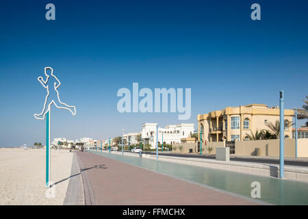 Nouvelle promenade et piste de jogging à côté plage à Dubaï Émirats Arabes Unis Banque D'Images