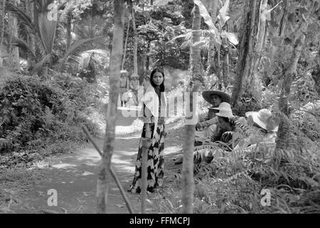 Fichier - Documentation - Un fichier document photo montre Alessandra De Rossi dans une scène du film 'une berceuse pour le mystère douloureux" (Sa Hiwagang Hele Hapis, sans date) scène du film. Le film de Lav Diaz s'exécute en compétition à la Berlinale le 18 février 2016. Photo : BRADLEY LIEW/BERLINALE/dpa (à l'ATTENTION DES RÉDACTEURS : POUR UN USAGE ÉDITORIAL UNIQUEMENT EN LIAISON AVEC L'ÉTABLISSEMENT DE RAPPORTS SUR LA BERLINALE 2016 JUSQU'AU 21 MARS 2016/crédit obligatoire : BRADLEY LIEW/BERLINALE/DPA) (DISPONIBLE EN B/W uniquement) Banque D'Images