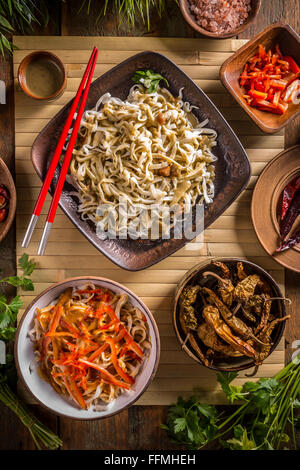 Nouilles thaï servi au restaurant Banque D'Images