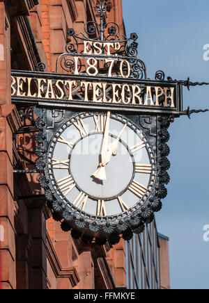 Réveil à l'extérieur du Belfast Telegraph immeuble sur l'Avenue Royale, qui a été vendu pour être convered en hôtel. Banque D'Images