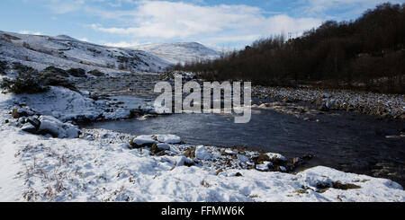 La Rivière Tees traverse la région de Teesdale dans le comté de Durham, Angleterre. La rivière s'écoule par le Pennine Way. Banque D'Images