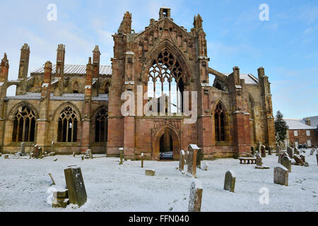 Ruines de l'abbaye de Melrose dans la neige, Scottish Borders, UK Banque D'Images