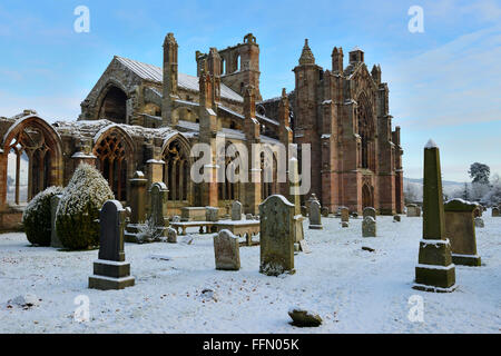 Ruines de l'abbaye de Melrose dans la neige, Scottish Borders, UK Banque D'Images