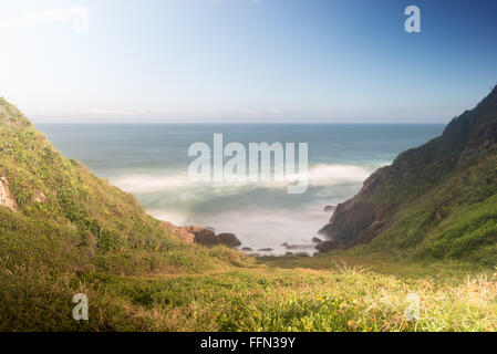 Joaquina plage à Florianopolis, Santa Catarina, Brésil. L'une des principales destinations des touristes dans la région du sud. Banque D'Images