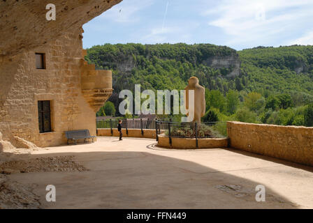 Musée national de préhistoire des Eyzies-de-Tayac, la vallée de la Vézère (Dordogne). 1930 statue d'un homme de Neandertal, Paul Darde. Banque D'Images