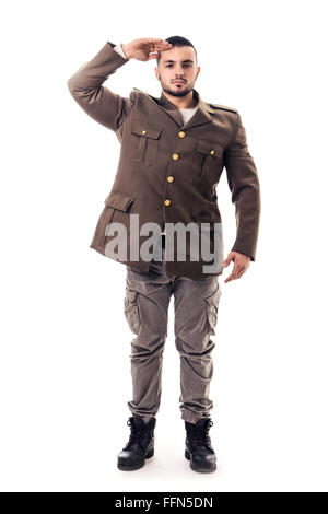 Homme barbu saluant tout en portant l'uniforme militaire.Studio shot.isolé Banque D'Images