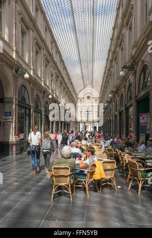 Les Galeries Royales Saint-Hubert shopping arcade, Bruxelles, Belgique, Europe Banque D'Images