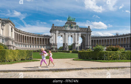 Parc du Cinquantenaire et l'Arc de Triomphe, Bruxelles, Belgique, l'Europe en été Banque D'Images