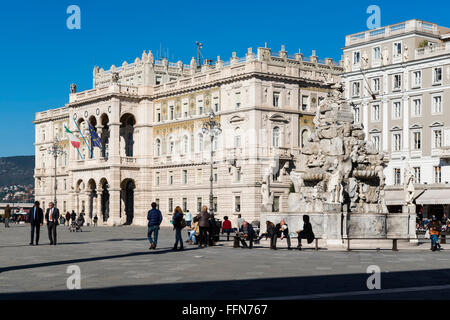 Piazza Unita d'Italia square dans le centre-ville de Trieste, Italie, Europe Banque D'Images