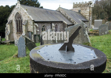 Cadran solaire de l'église St Brynach, Nevern, Pembrokeshire, Pays de Galles, Royaume-Uni Banque D'Images