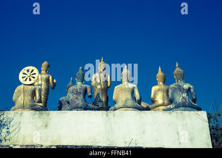 De nombreux Bouddha Temple Khao Takiab à Hua Hin en Thaïlande. Banque D'Images