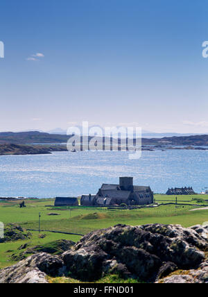 L'abbaye de saint Colomba d'Iona (Monastère) : voir à partir de l'ESS Dun Je sur le son d'Iona, le Ross of Mull et Colonsay au Paps of Jura. Banque D'Images