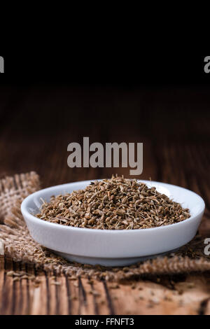 Tas de graines séchées (close-up shot) sur fond de bois vintage Banque D'Images