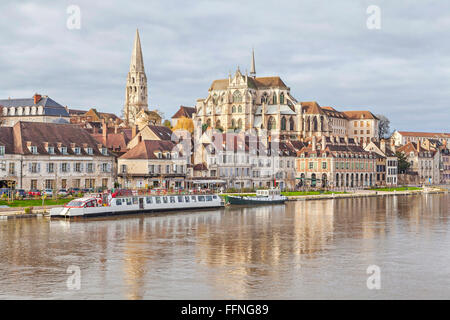 Abbaye de Saint-Germain d'Auxerre, ce qui reflète en Yonne, Auxerre, Bourgogne, France Banque D'Images