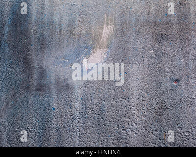 Peeling peinture abstraite poncé sur un bateau en fibre de verre Faversham Banque D'Images
