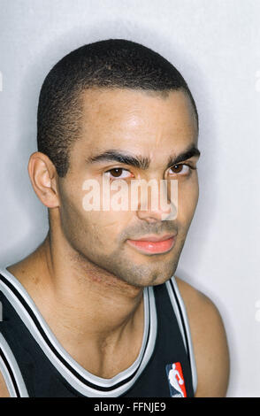 SEATTLE, WA - 04 février : Tony Parker à Seattle, Washington le 04 février, 2004. Banque D'Images