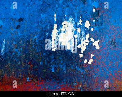 Peeling peinture abstraite poncé sur un bateau en fibre de verre Faversham Banque D'Images
