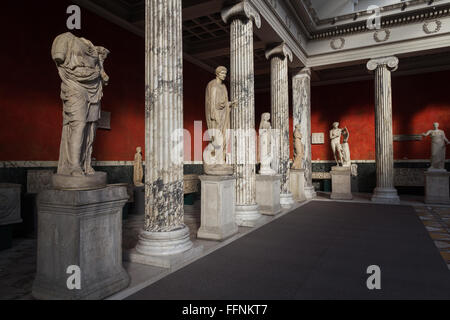 Copenhague, Danemark - 16 Février 2016 : Des sculptures grecques et romaines dans le New Carlsberg Glyptotek. Banque D'Images