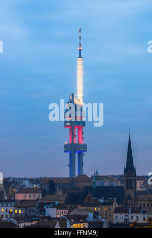 La tour de la télévision Zizkov à Prague Banque D'Images