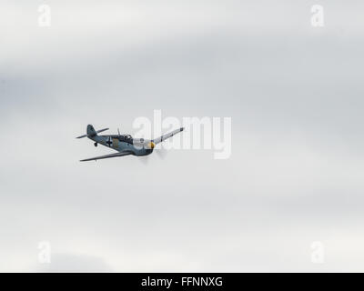 Messerchmitt BF-109G (Hispano HA-1112 MIL Buchon) volant au-dessus de l'aérodrome de Biggin Hill Banque D'Images