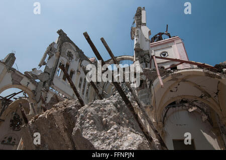 Vestiges de la cathédrale de Notre Dame de l'assomption construite en 1914 à Port-au-Prince après son effondrement en raison d'un tremblement de terre de magnitude 7 a frappé Haïti le 12 janvier 2010 Banque D'Images