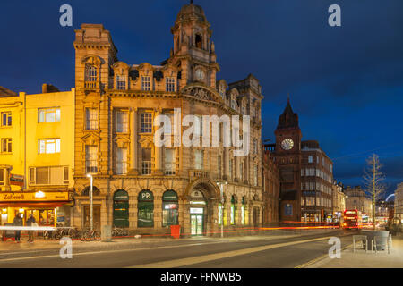 Soirée d'hiver dans le centre de Brighton, East Sussex, Angleterre. Banque D'Images