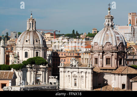 L'église de Santi Luca e Martina Via della curie Romaine et l'église de Santissimo Nome di Maria al Foro traiano à Rome, Italie Banque D'Images