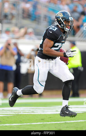 7 octobre 2012 - Jacksonville, FL, USA - Jacksonville Jaguars running back Rashad Jennings (23) au cours de l'avocats adjoints 41-3 perte pour l'ours de Chicago à l'EverBank Field sur le 7 octobre 2012 à Jacksonville, en Floride. ..ZUMA Press/Scott A. Miller. (Crédit Image : © Scott A. Miller via Zuma sur le fil) Banque D'Images