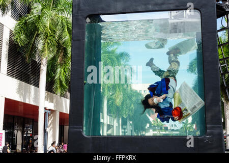 Floride Sud,Miami,Miami Dade College,Holoscenes,installation artistique,réservoir,adulte,adultes,homme hommes,eau,survie,campus,FL151207019 Banque D'Images