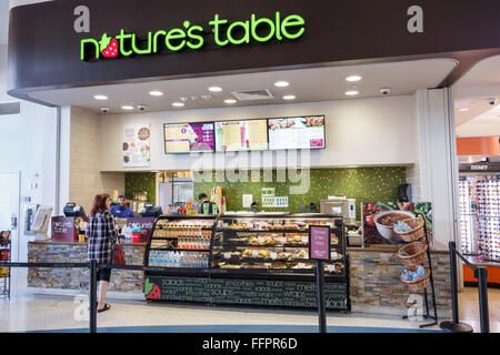 Floride Sud, Canoe Creek, Service Plaza, arrêt de repos, intérieur, aire de restauration plaza, Table de la nature, comptoir, client, FL151214022 Banque D'Images