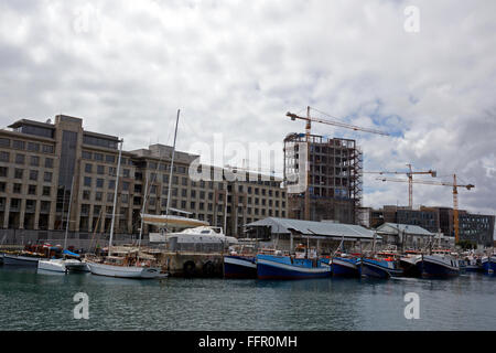 Ancien silo à grains en cours de conversion complexe pour devenir Zeitz Musée d'Art Contemporain en Afrique V&A Waterfront, Cape Town, S.A. Banque D'Images