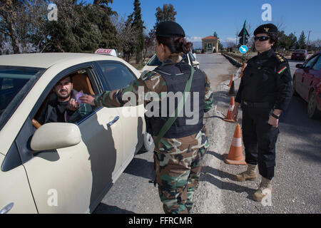 Peshmergas kurdes femelle Isis de combat en Irak et en Syrie Banque D'Images