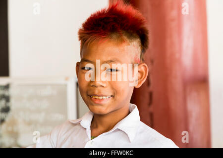 BAGAN, Myanmar -15 mars 2015 : smiling young man with red hair. BAGAN. Banque D'Images