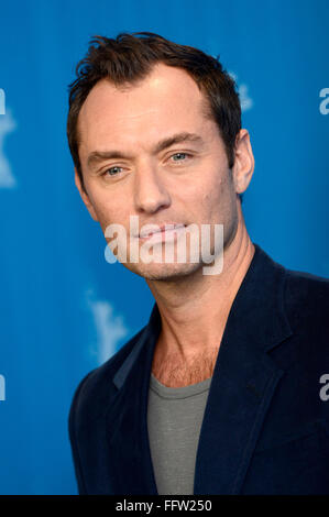 Berlin, Allemagne. 16 Février, 2016. Jude Law lors de la 'génie' photocall à la 66e Festival International du Film de Berlin/Berlinale 2016 le 16 février 2016 à Berlin, Allemagne. Photo : afp/Alamy Live News Banque D'Images