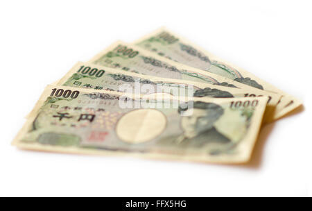 1000 yen notes sur un fond blanc. Banque D'Images