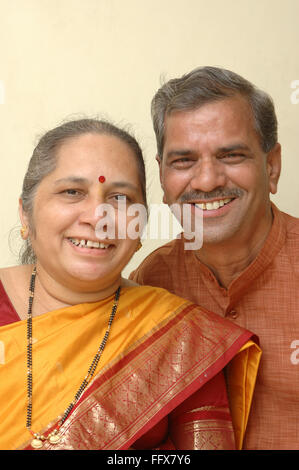 Les Indiens de l'Asie du Sud vieux couple Maharashtrian rire MR# 468 Banque D'Images