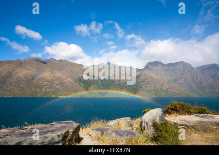 Pot d'or, arc-en-ciel et une moitié au escalier diables, île du Sud, Nouvelle-Zélande en janvier Banque D'Images