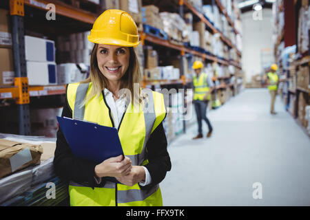 Portrait of smiling warehouse manager Banque D'Images
