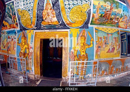 Aluvihara rock cave temple commence 3e siècle avant J.-C. où les écritures bouddhistes ont d'abord mis par écrit siècle avant J.-C. Sri Lanka Banque D'Images